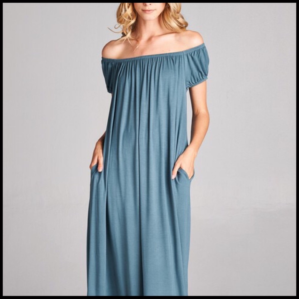 Off-the-Shoulder Comfort - Picture 4 of 8